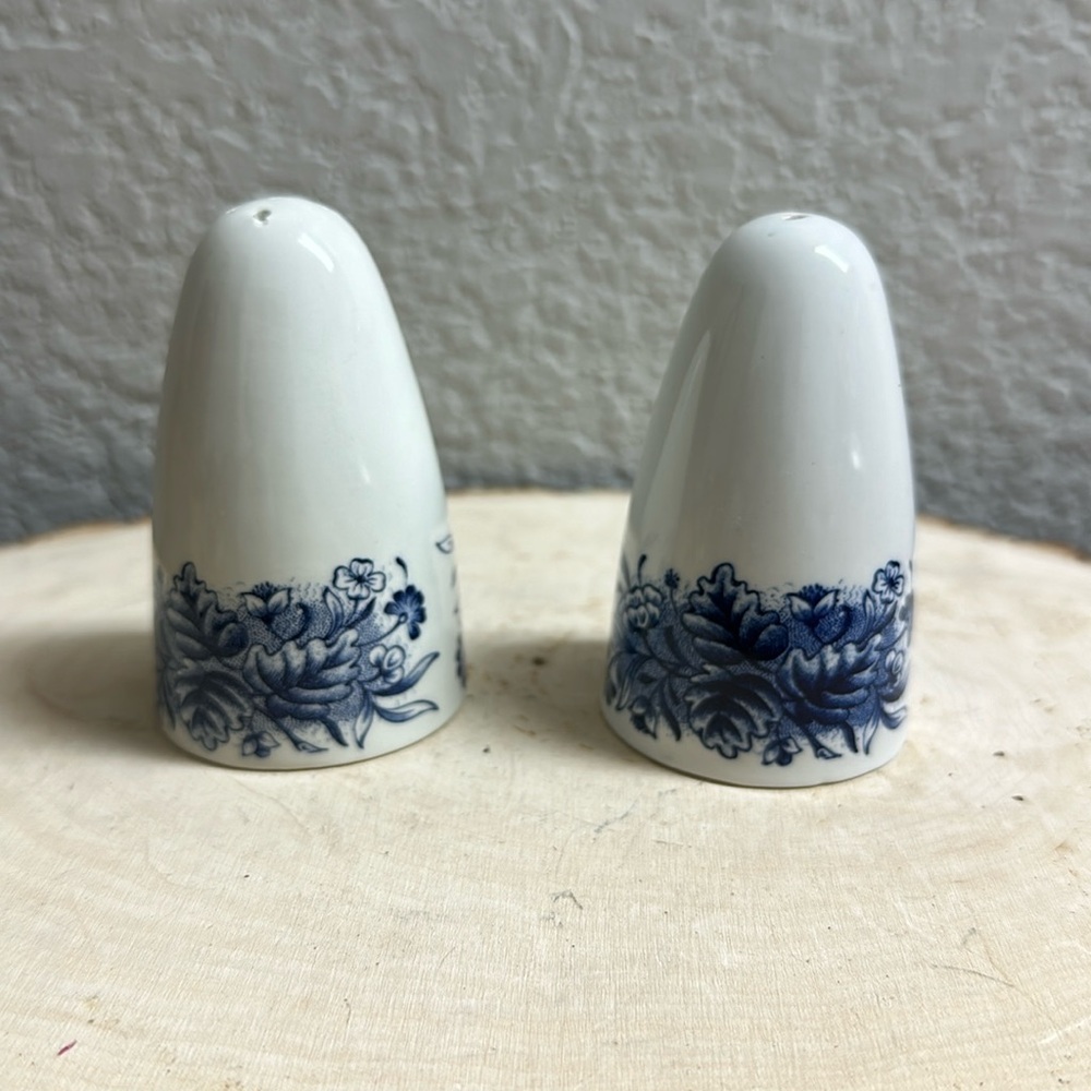 Vintage Churchill Courier and Ives Blue & White Salt and Pepper shakers